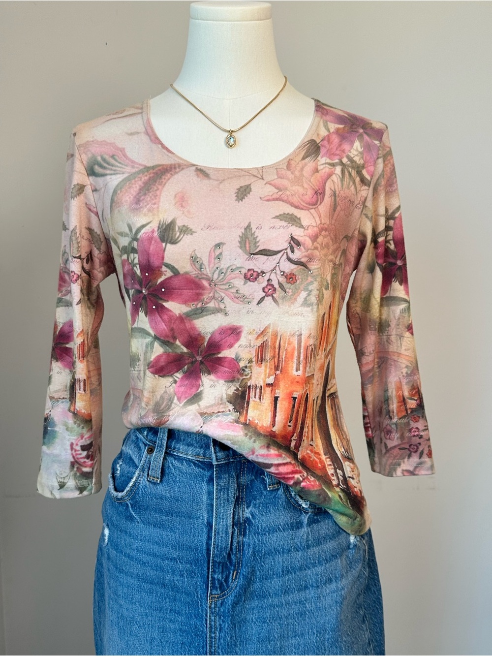 Y2K Vintage Floral City Graphic Scoop Neck 3/4 Sleeve Tee in Pink Green & Orange